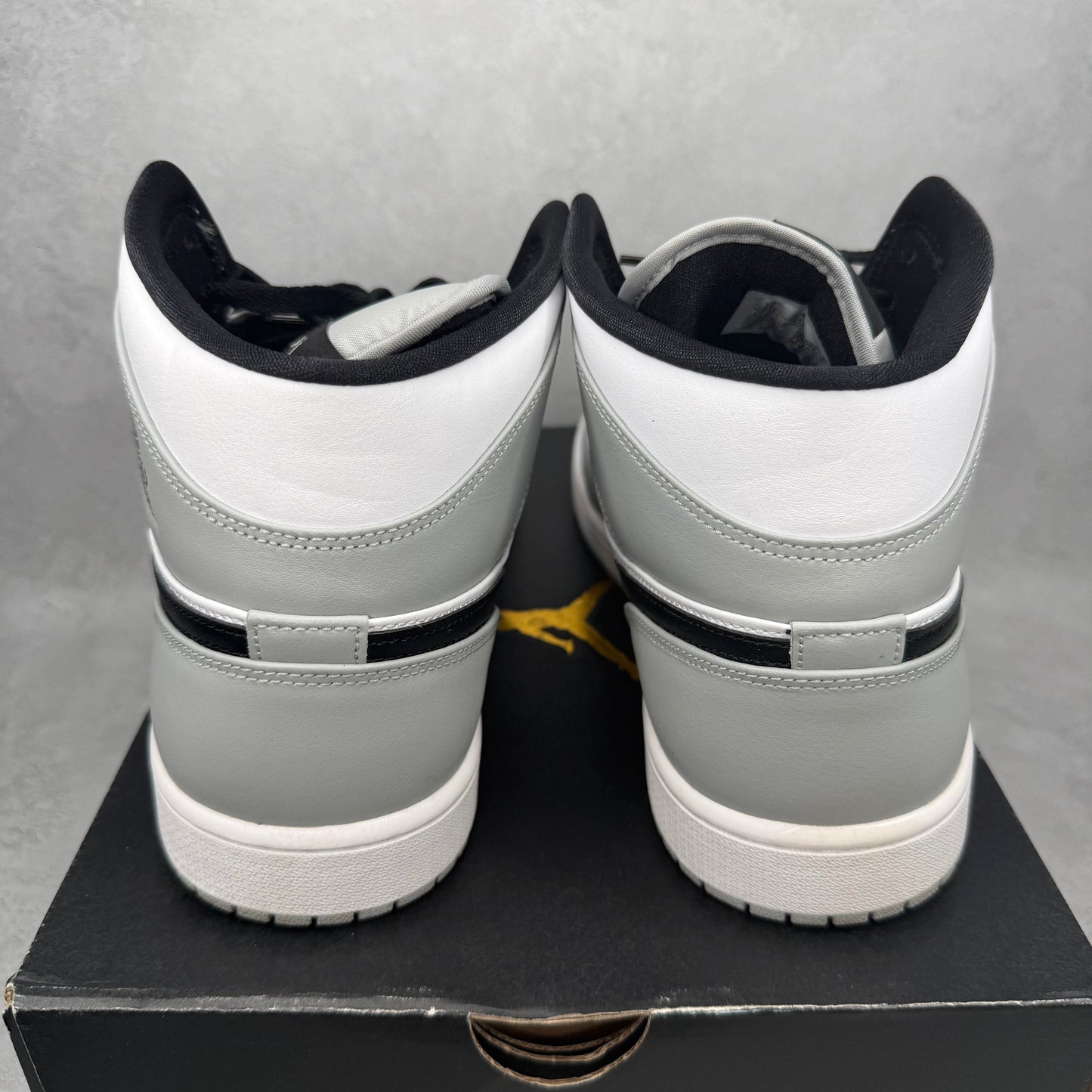 Jordan 1 Mid Light Smoke Grey *pre-owned* SIZE 13
