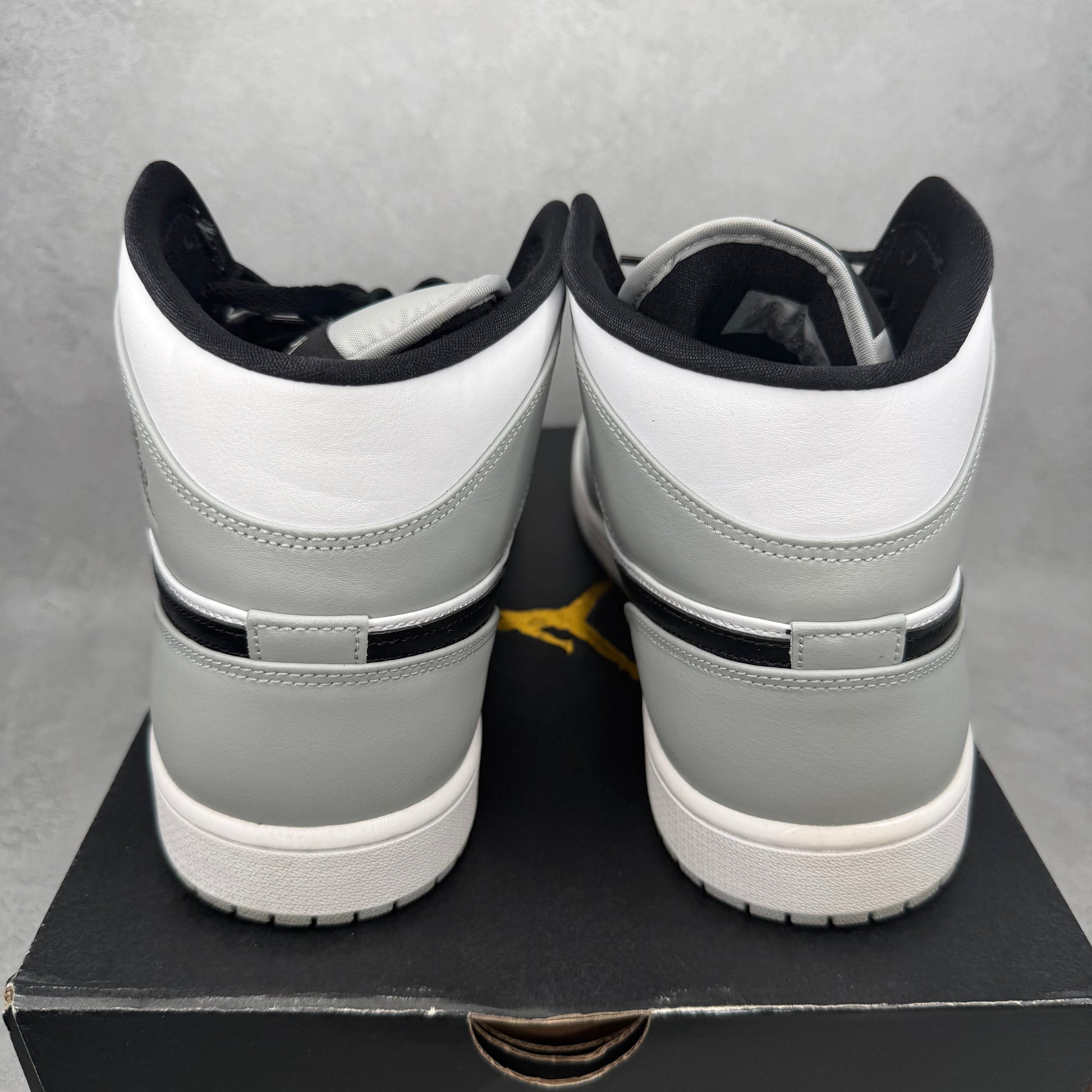 Jordan 1 Mid Light Smoke Grey *pre-owned* SIZE 13