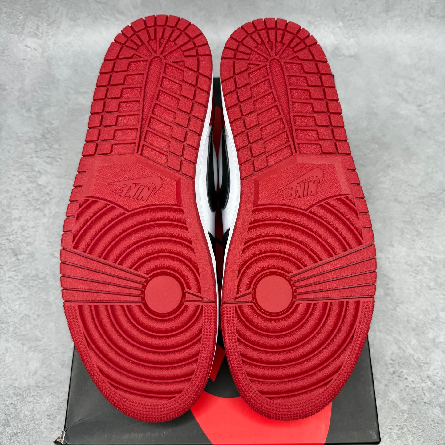 Jordan 1 Retro Low OG Black Toe (2023)