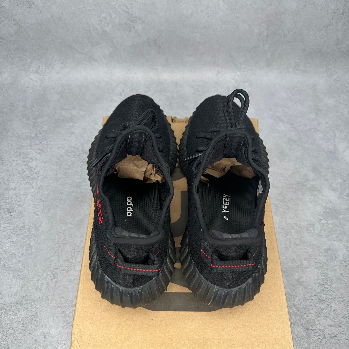 adidas Yeezy Boost 350 V2 Black Red *pre-owned* SIZE 8