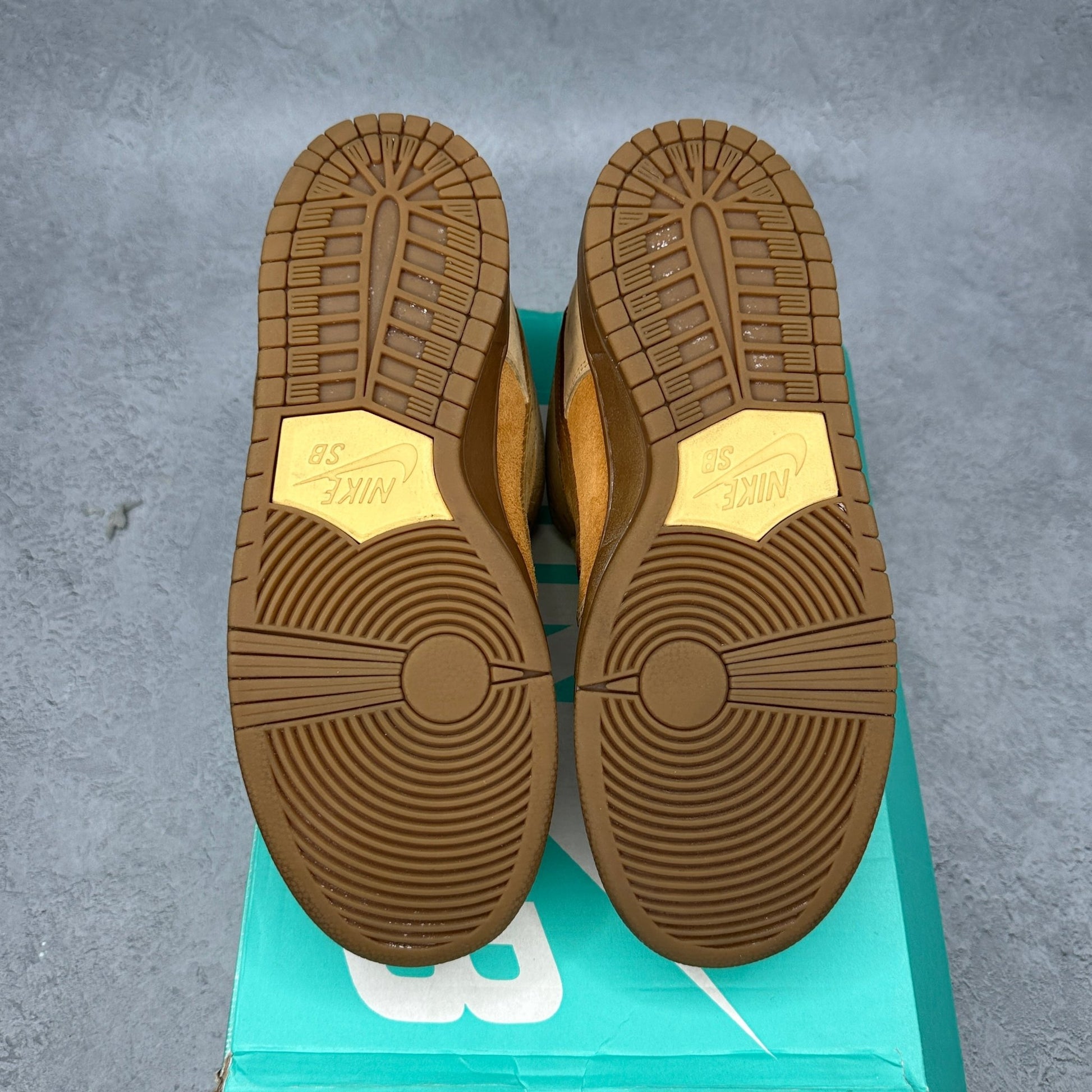 Nike SB Dunk Low Wheat (2017) *pre - owned* SIZE 9.5 - Kicks Collective PA - Nike - 883232-700 - Men's Shoes - 9.5M/11W - Pre - Owned