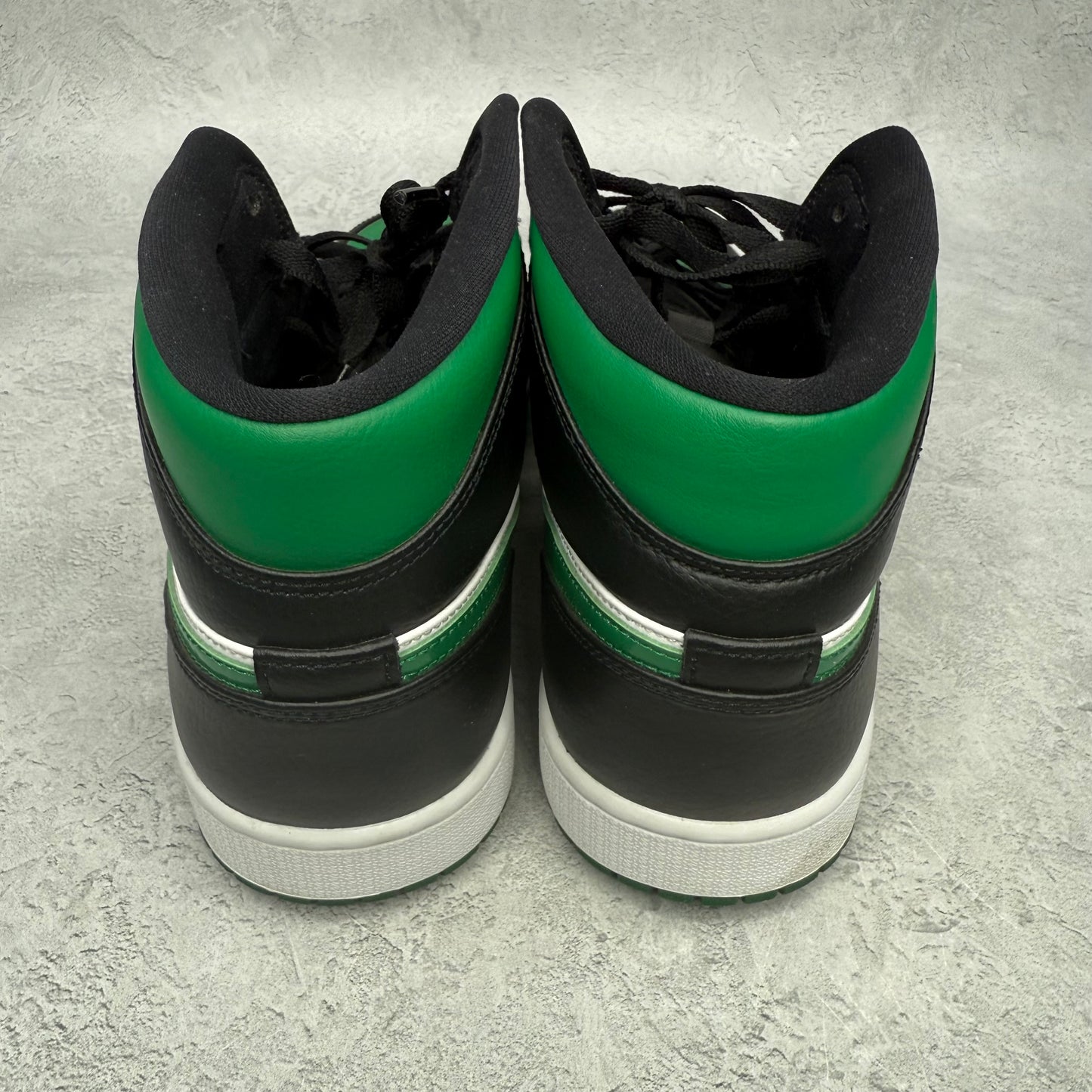 Jordan 1 Mid Green Toe *pre-owned* SIZE 10