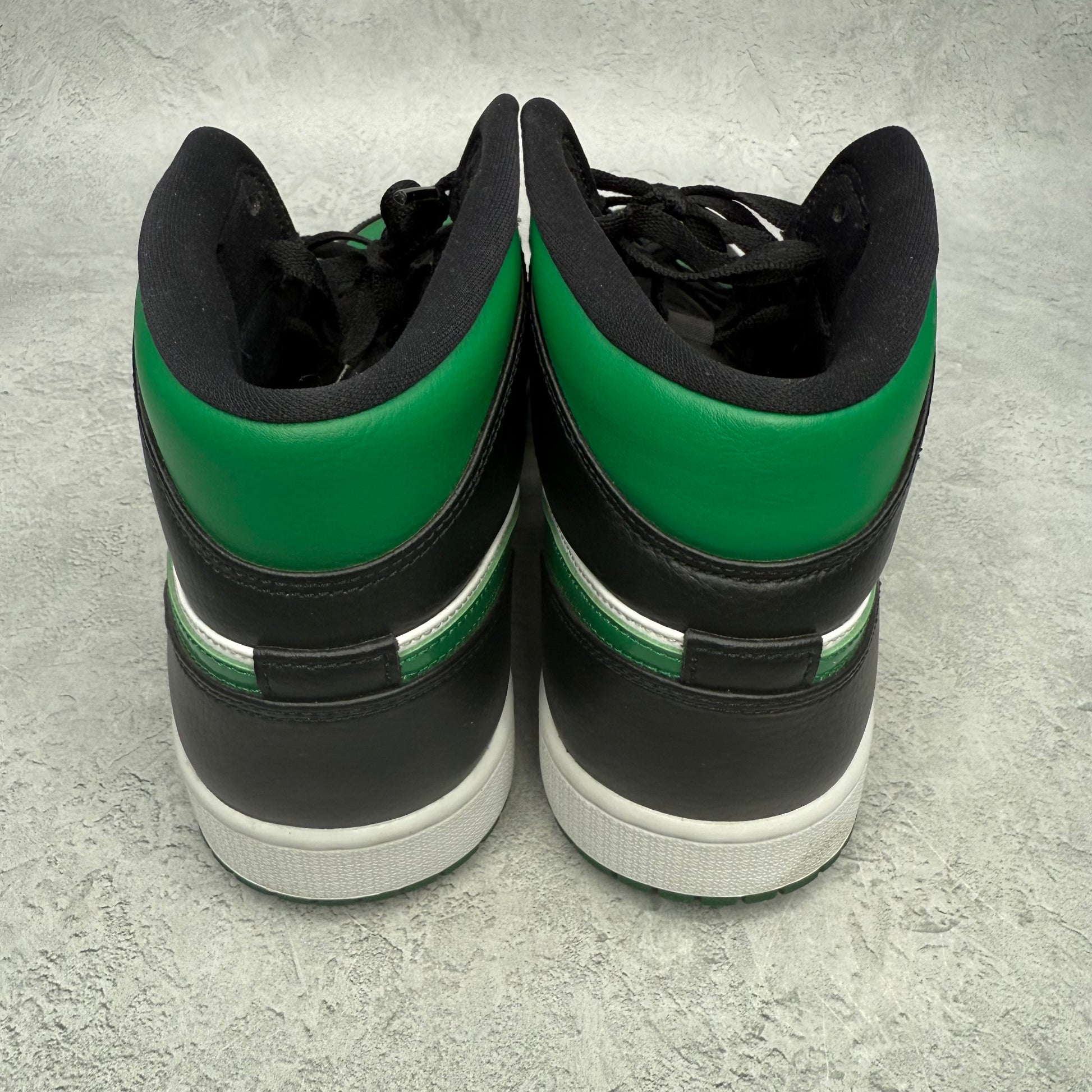 Jordan 1 Mid Green Toe *pre-owned* SIZE 10