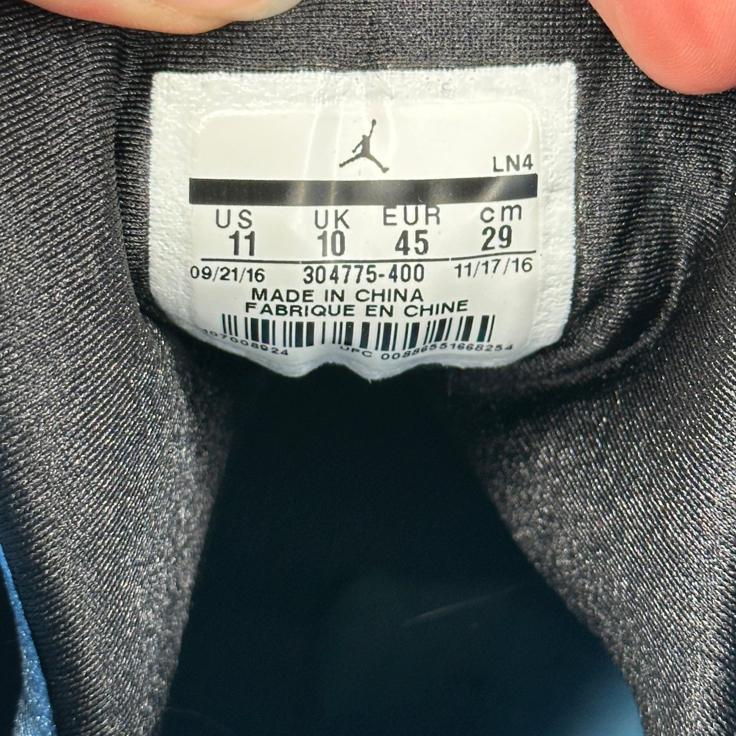 Jordan 7 Retro Pantone *pre - owned* SIZE 11 - Kicks Collective PA - Jordan - 304775-400 - Men's Shoes - 11M/12.5W - Pre - Owned