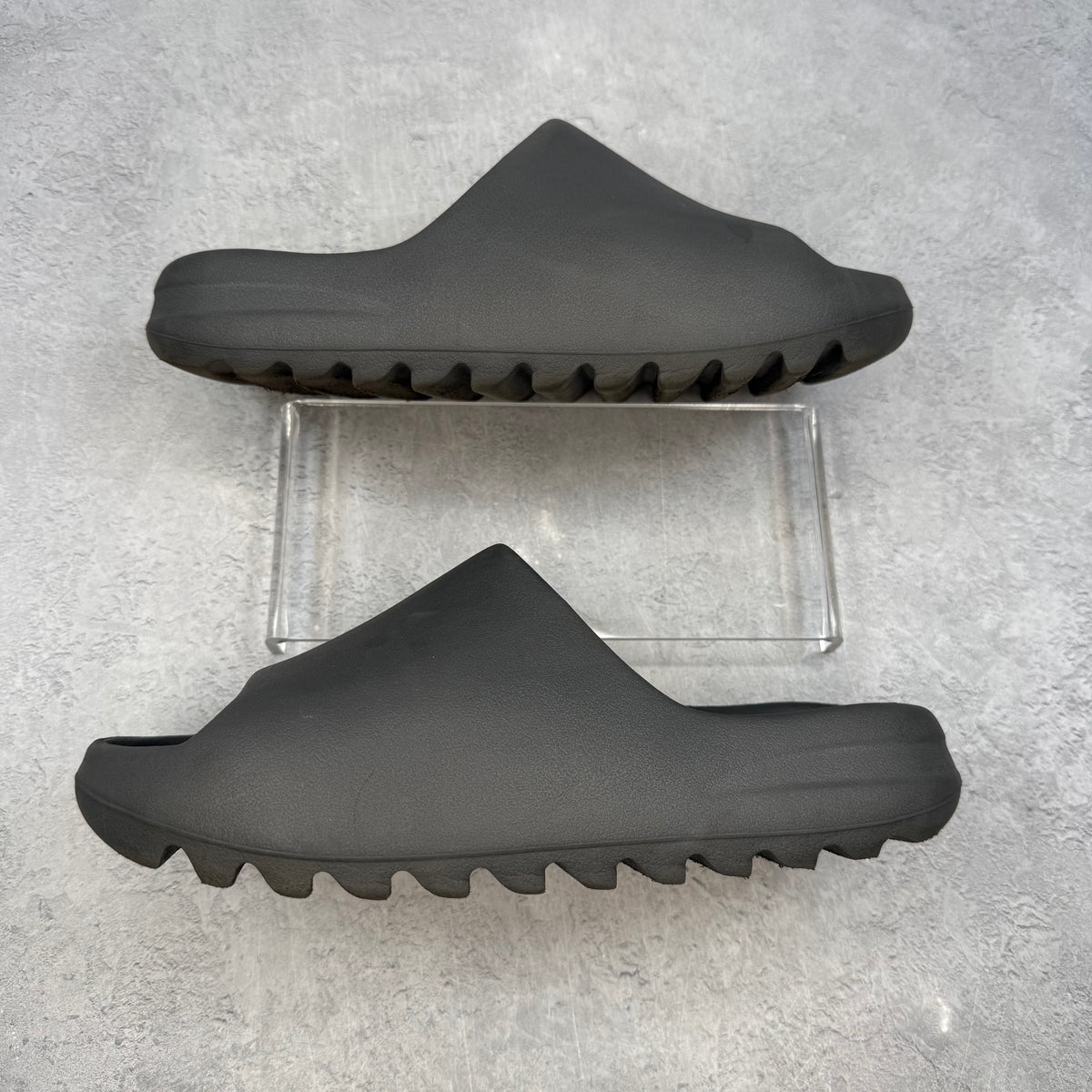adidas Yeezy Slide Granite *pre-owned* SIZE 9