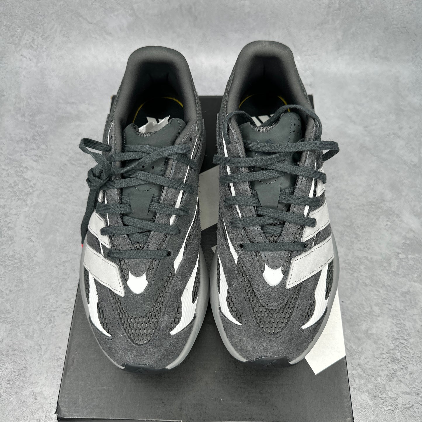 adidas Lightblaze Carbon Grey VNDS *pre-owned* SIZE 9.5