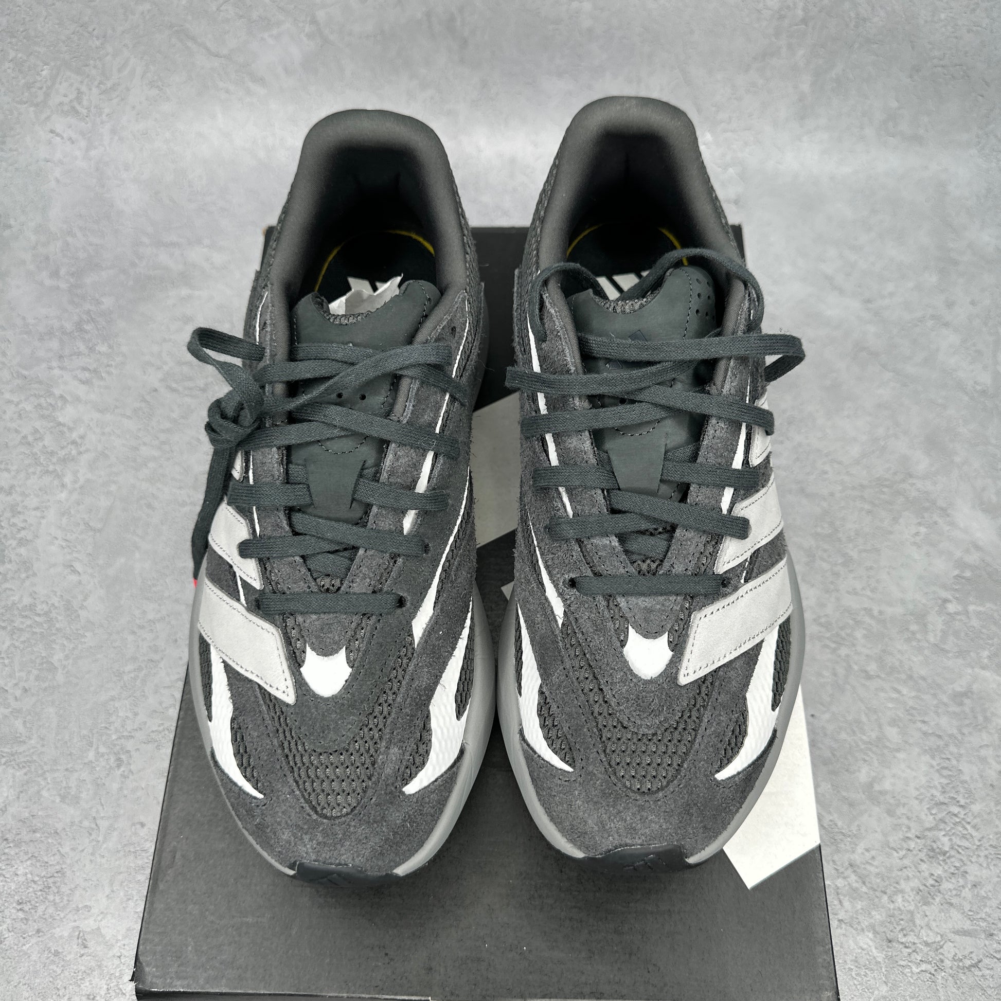 adidas Lightblaze Carbon Grey VNDS *pre-owned* SIZE 9.5