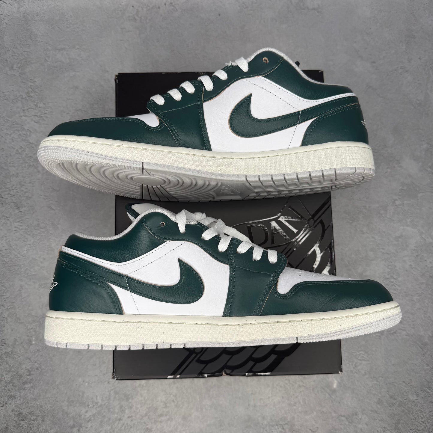 Jordan 1 Low SE Oxidized Green *pre-owned* SIZE 13