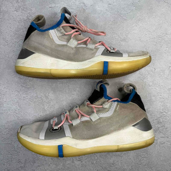 Nike Kobe AD Moon Particle *pre-owned* SIZE 8.5