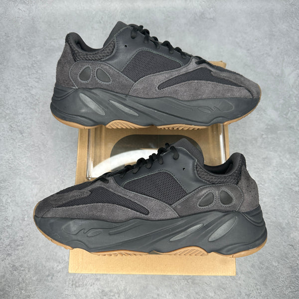 adidas Yeezy Boost 700 Utility Black *pre-owned* SIZE 11.5