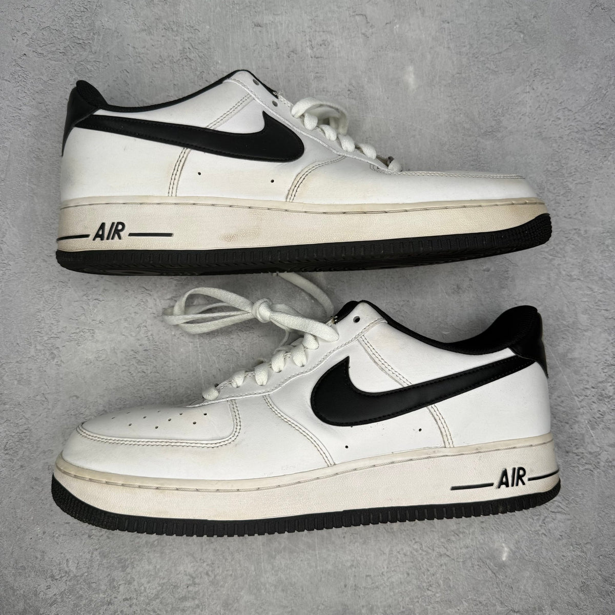 Nike Air Force 1 Low '07 White Black (2022) *pre - owned* SIZE 13 - Kicks Collective PA - Nike - DH7561-102 - Men's Shoes - 13M/14.5W - Pre - Owned - No Box