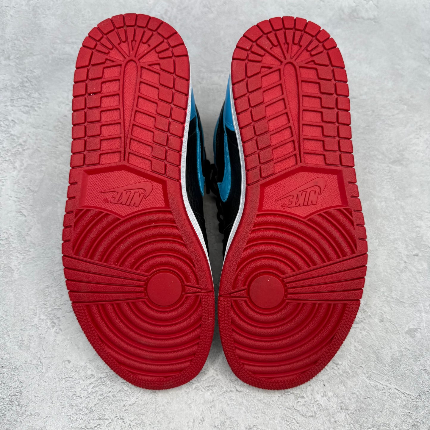 Jordan 1 Retro High NC to Chi (Women's) *pre-owned* SIZE 8.5W