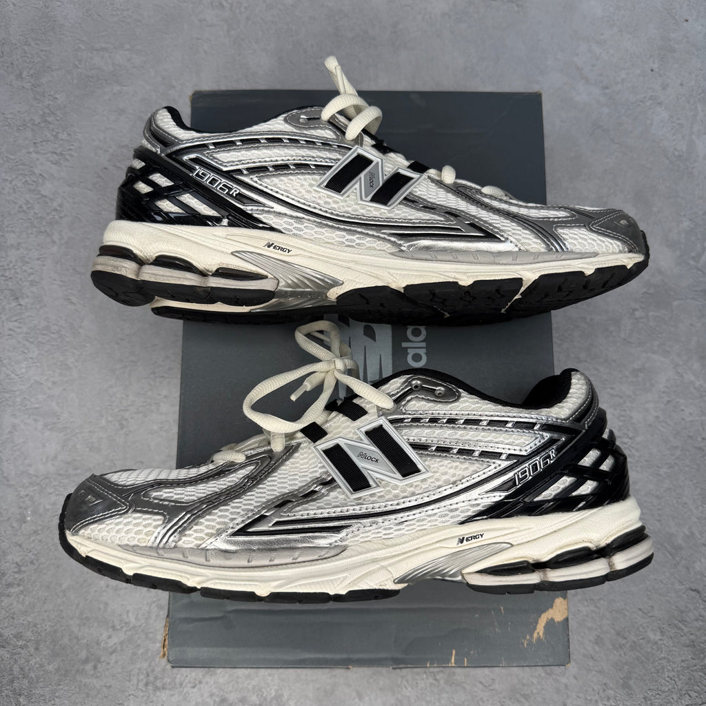 New Balance 1906R Silver Black *pre-owned* SIZE 12