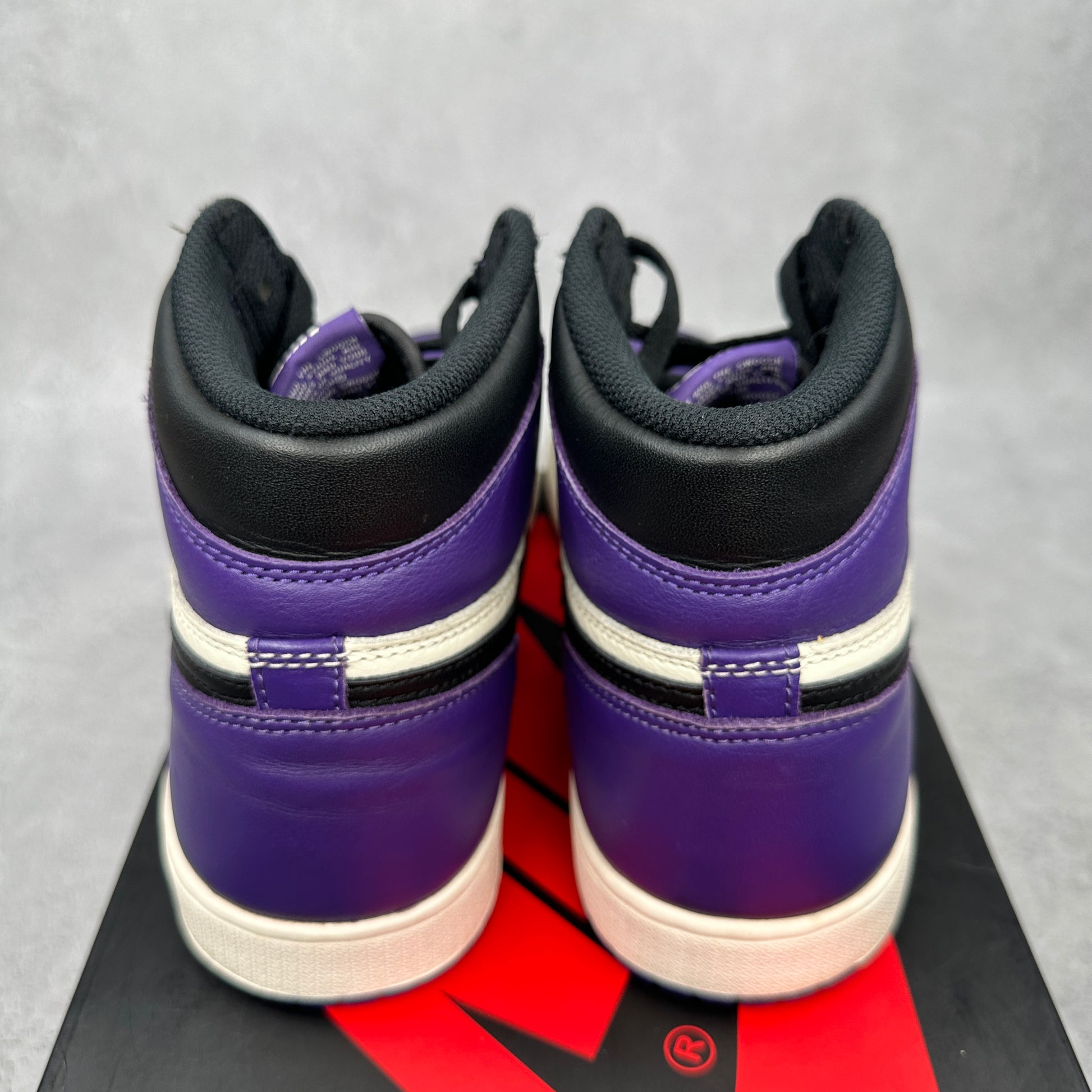 Jordan 1 Retro High Court Purple *pre-owned* SIZE 9.5