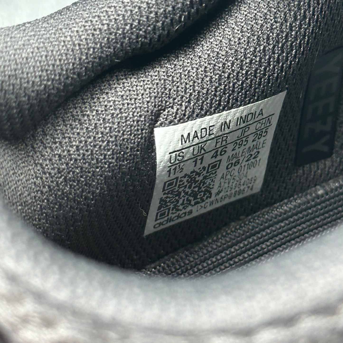 adidas Yeezy Boost 700 Utility Black *pre-owned* SIZE 11.5