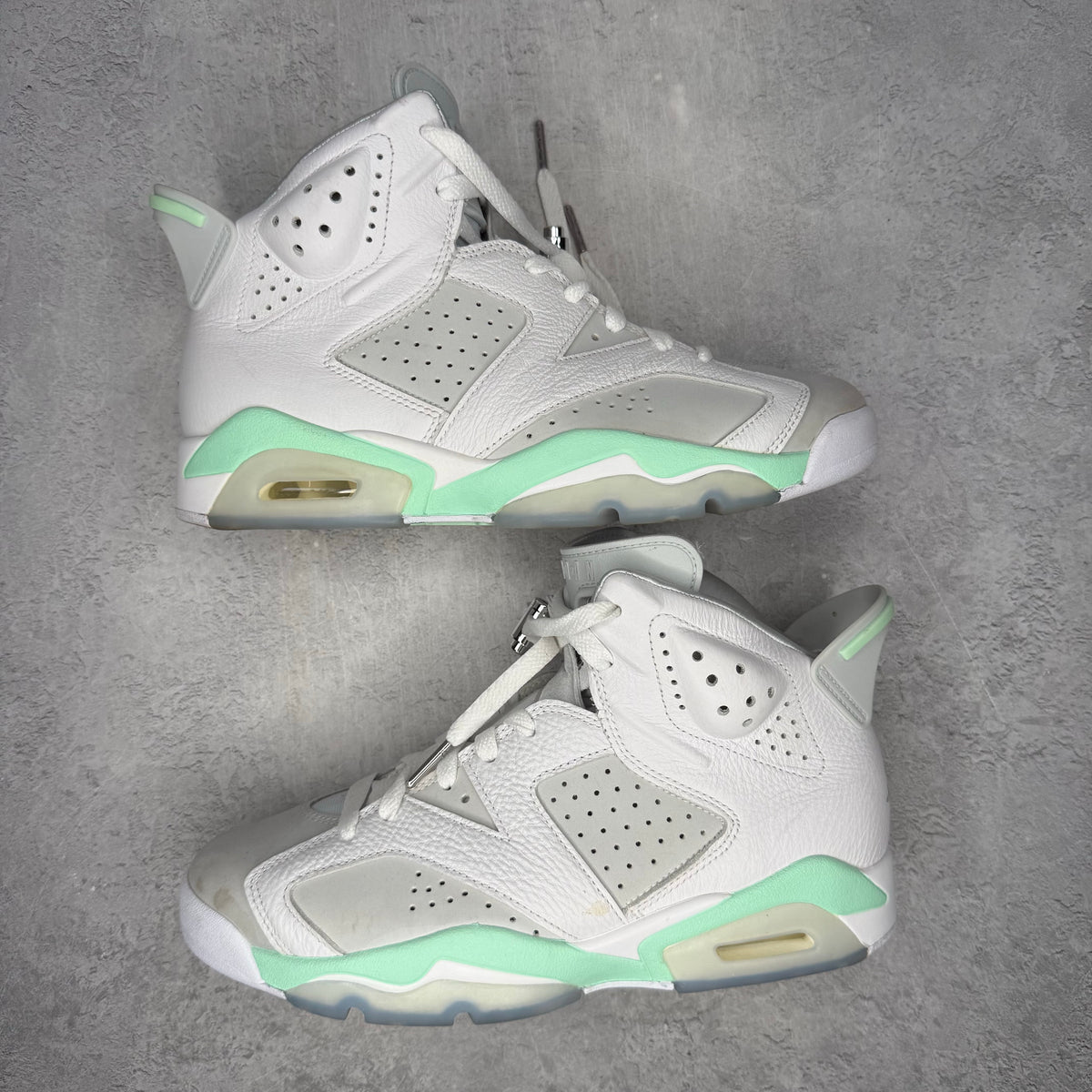 Jordan 6 Retro Mint Foam (Women's) *pre-owned* SIZE 9