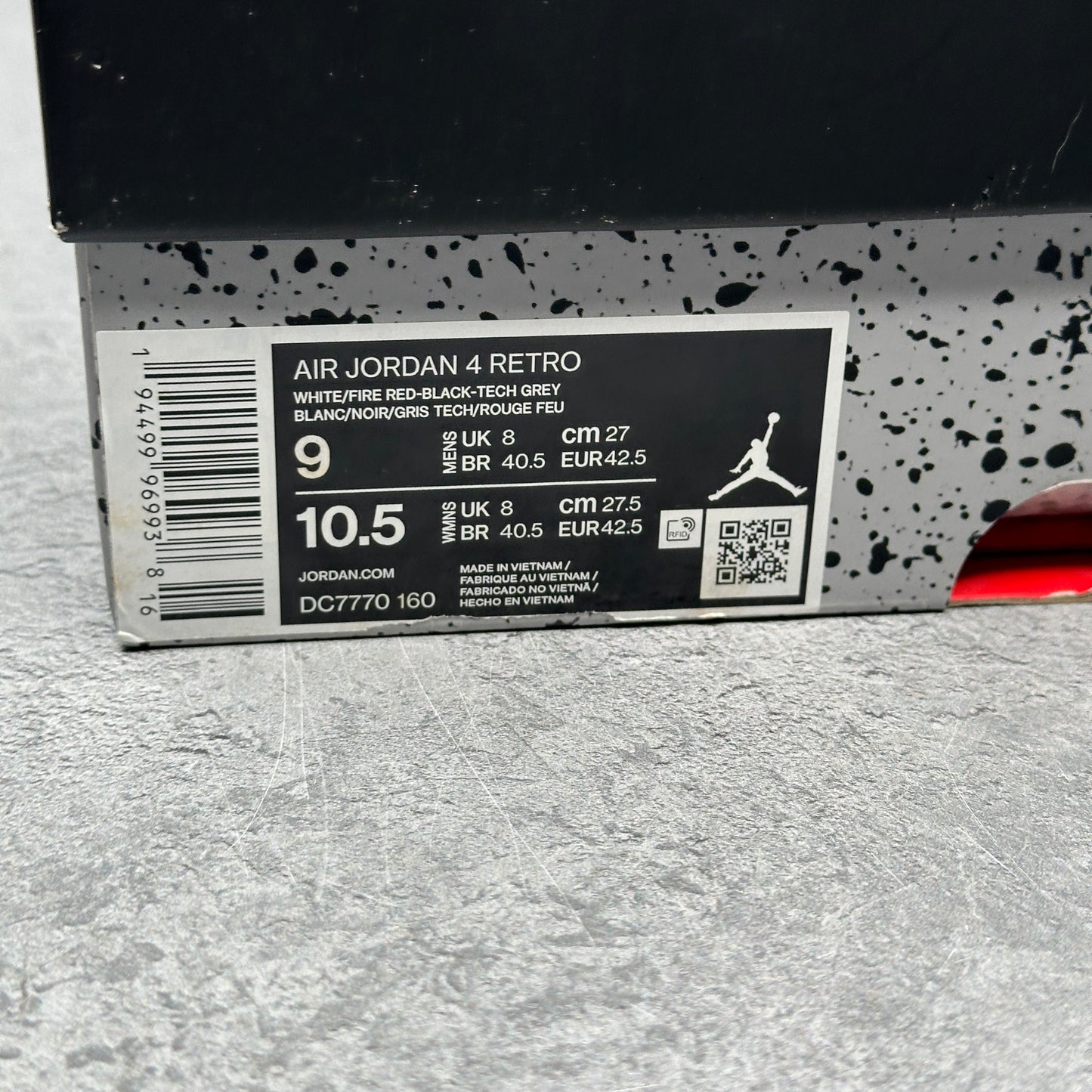 Jordan 4 Retro Fire Red (2020) *pre-owned* SIZE 9