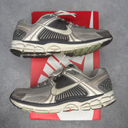 Nike Zoom Vomero 5 Cobblestone Flat Pewter (Women's) *pre-owned* SIZE 13.5W