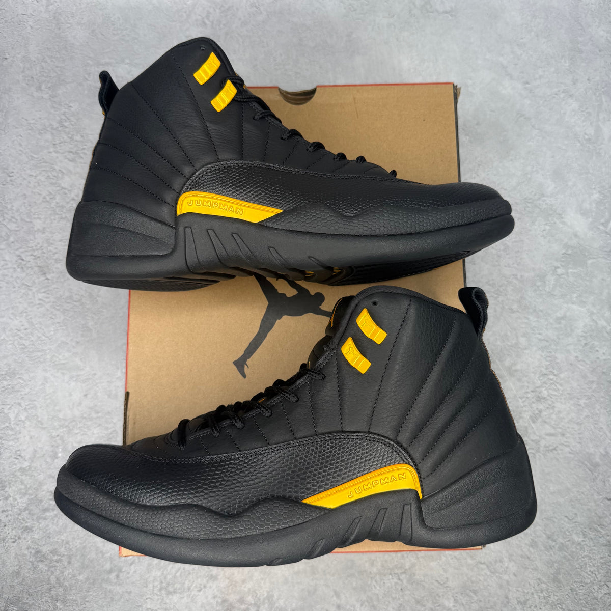 Jordan 12 Retro Black Taxi *pre-owned* SIZE 13