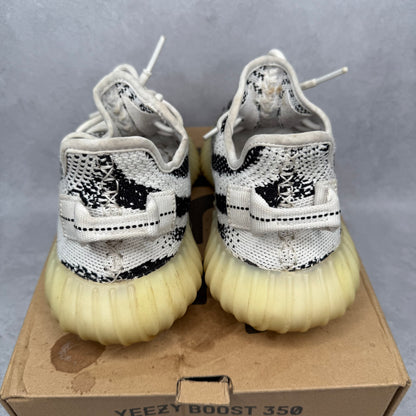 adidas Yeezy Boost 350 V2 Zebra *pre-owned* SIZE 5.5Y