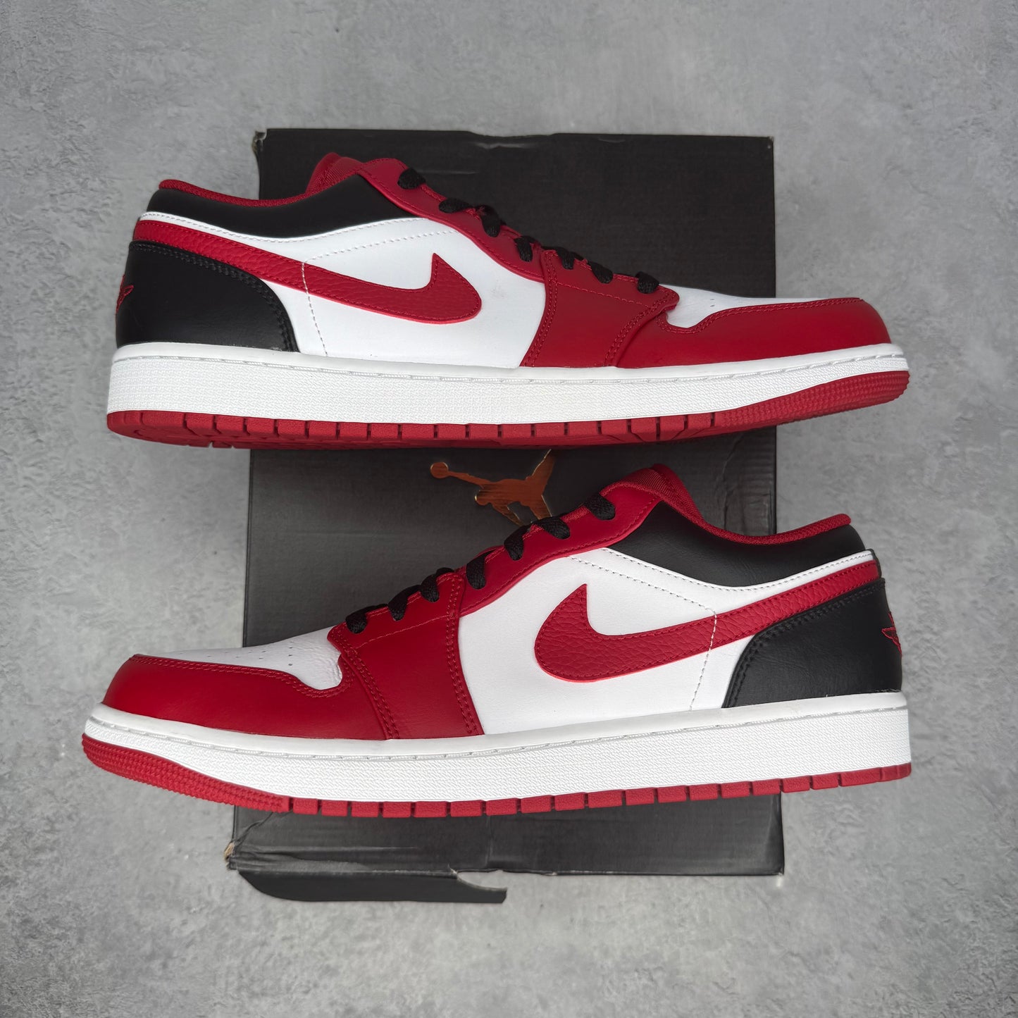 Jordan 1 Low Bulls *pre-owned* SIZE 13