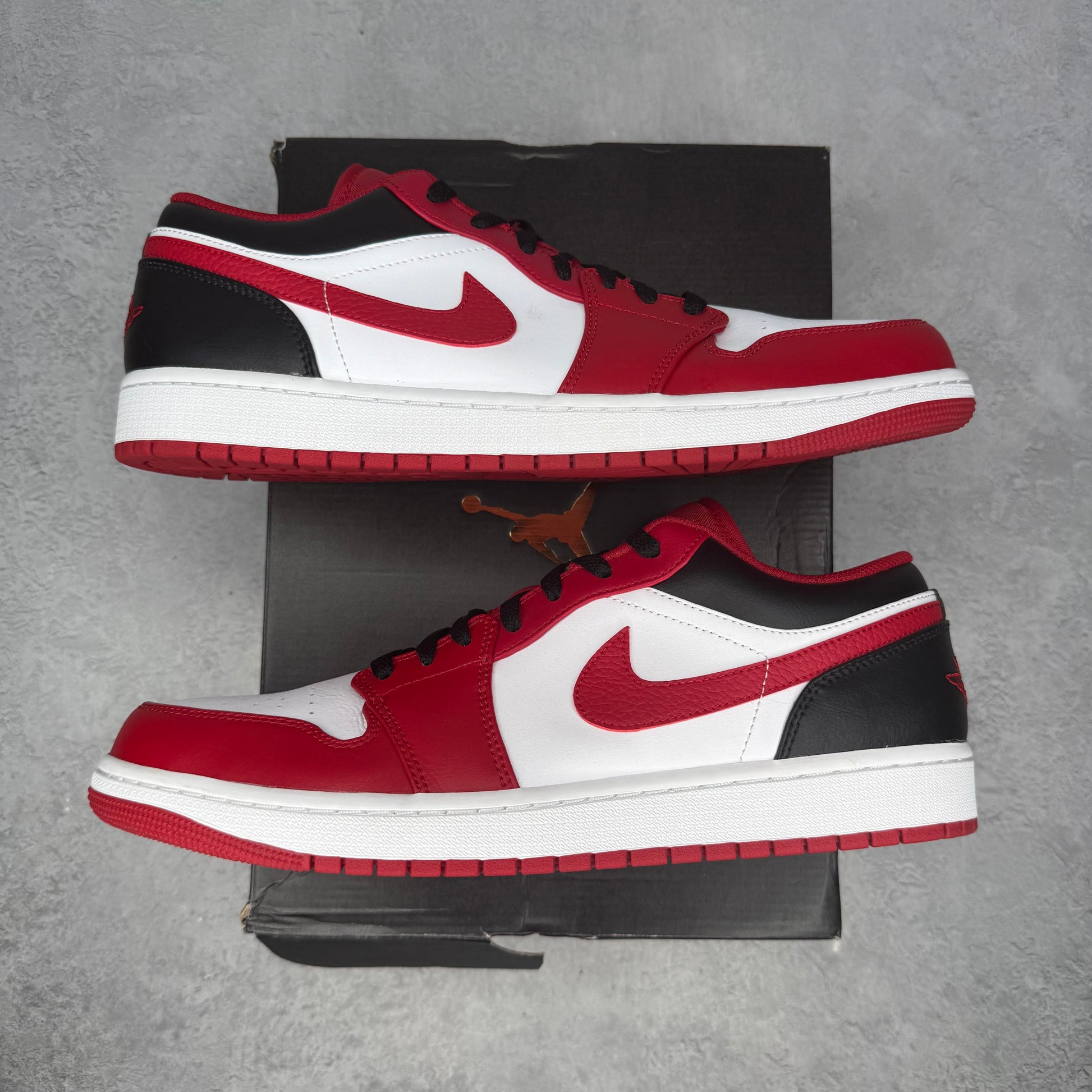 Jordan 1 Low Bulls *pre-owned* SIZE 13
