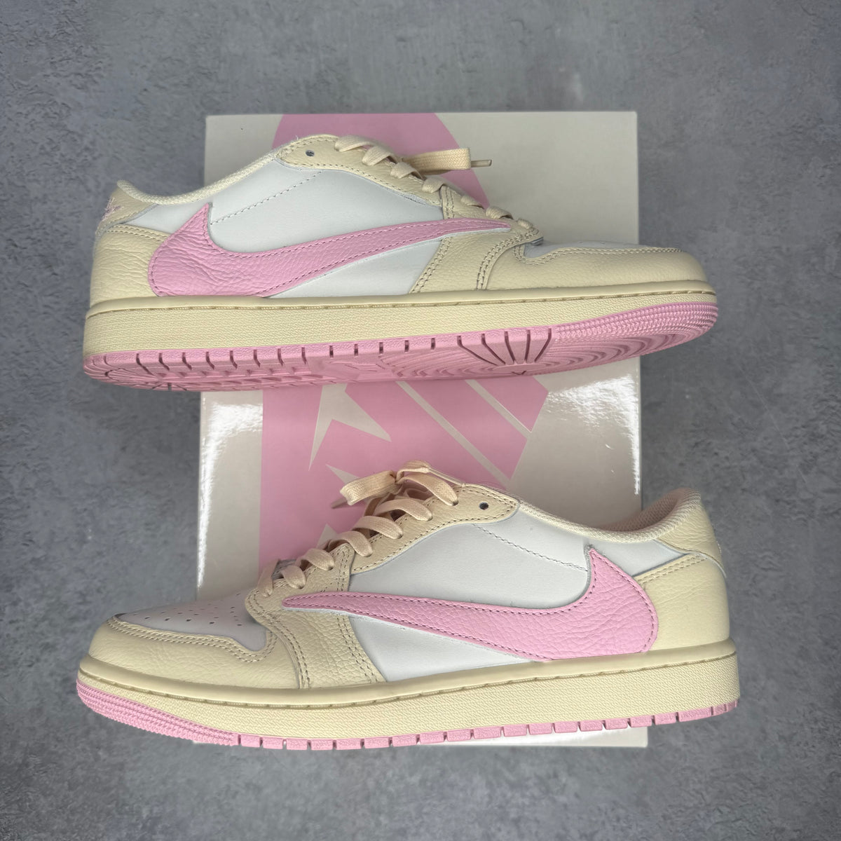 Jordan 1 Retro Low OG SP Travis Scott Shy Pink pre-owned size 9