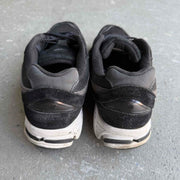 New Balance 2002R Black Gunmetal *pre-owned* SIZE 8.5