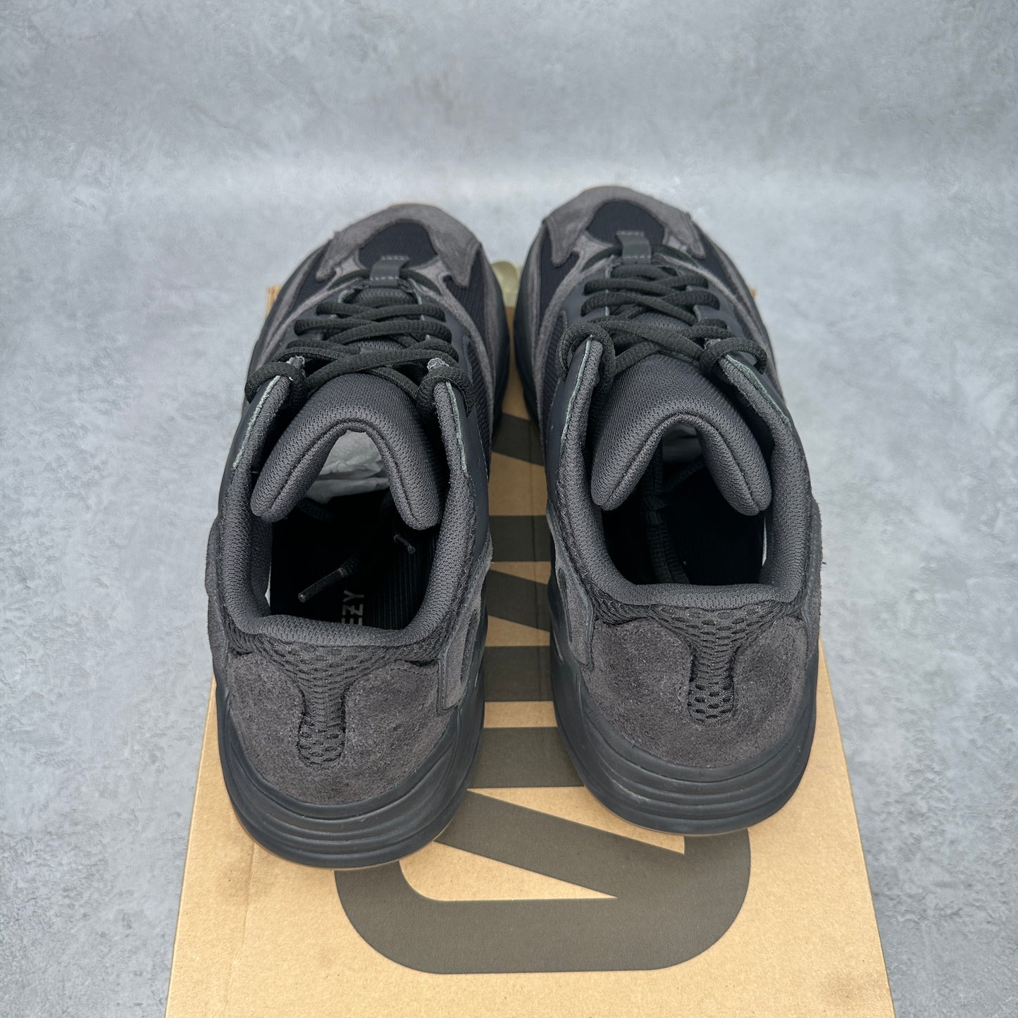 adidas Yeezy Boost 700 Utility Black *pre-owned* SIZE 11.5
