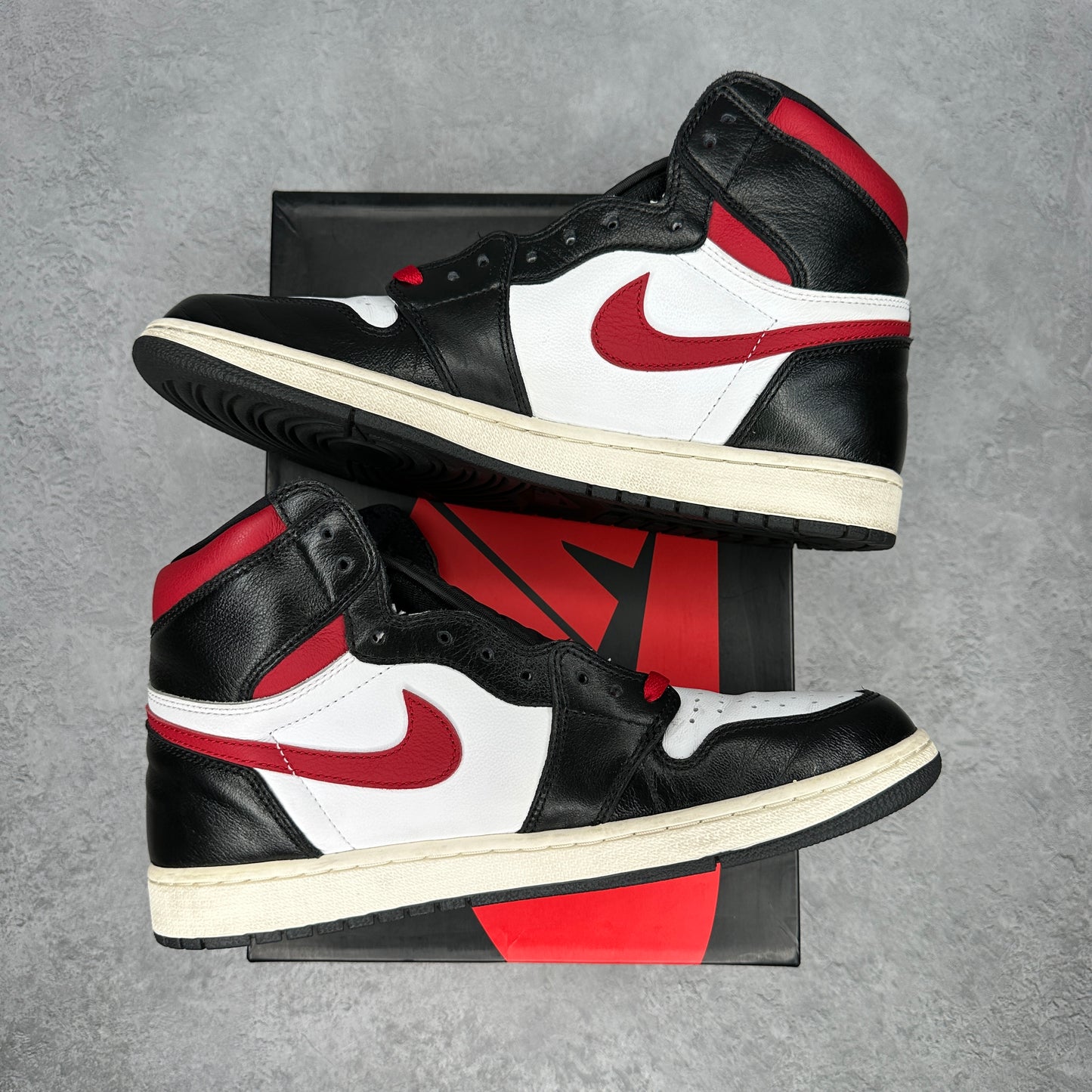 Jordan 1 Retro High Black Gym Red *pre-owned* SIZE 11.5