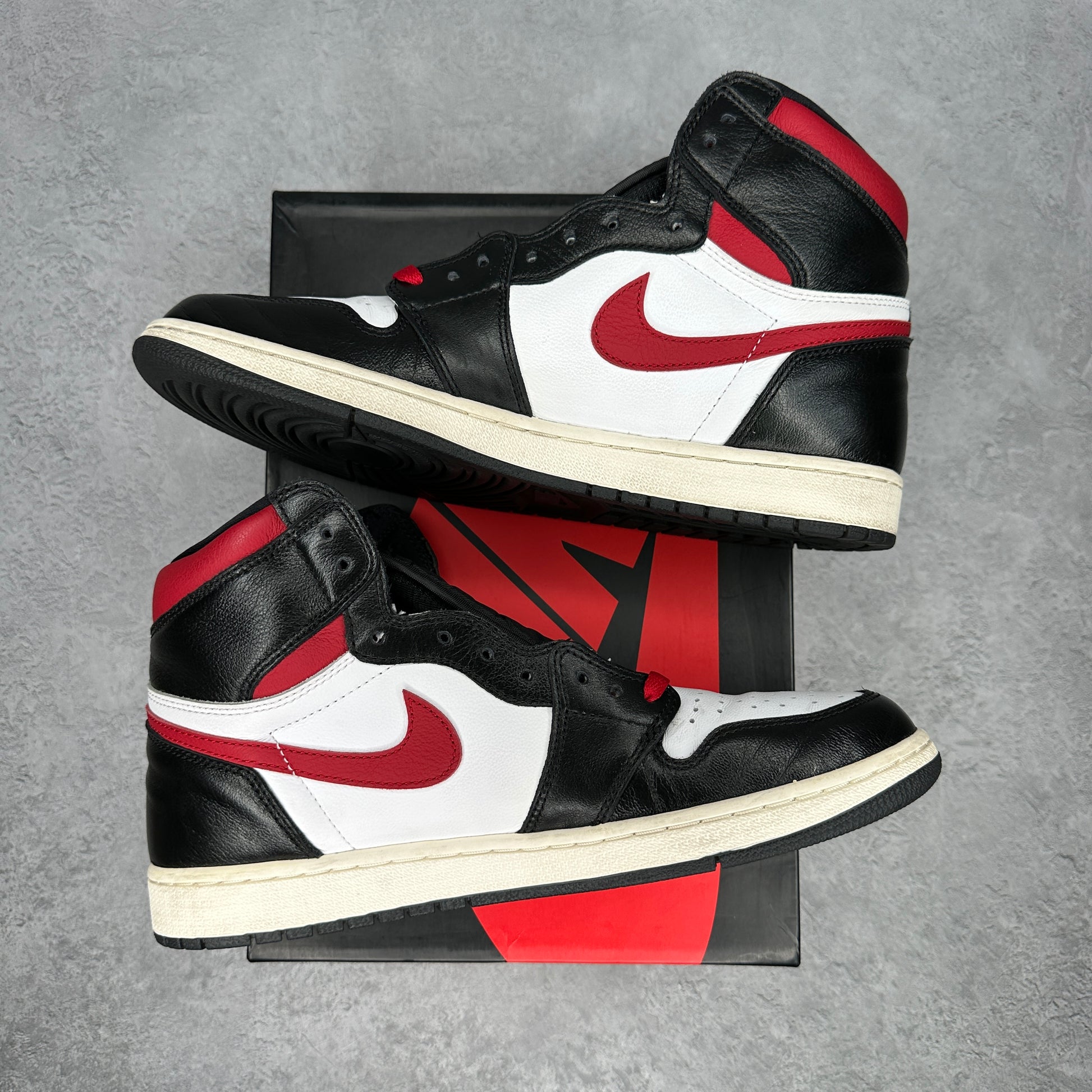 Jordan 1 Retro High Black Gym Red *pre-owned* SIZE 11.5