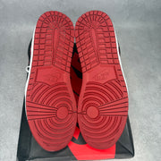 Jordan 1 Retro High Bloodline pre-owned size 11
