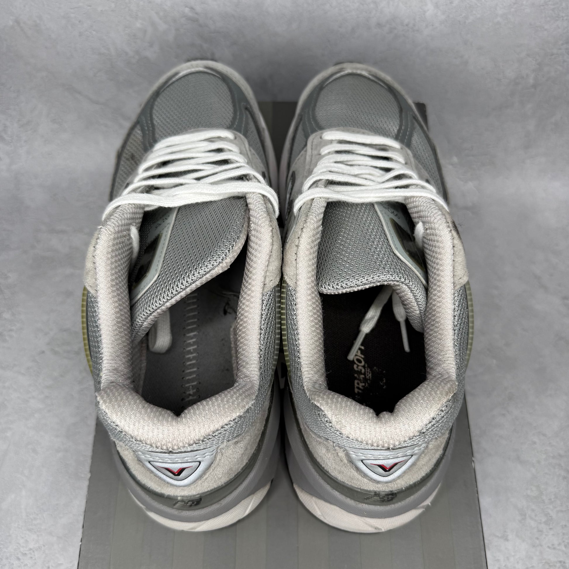 New Balance 990v5 Grey *pre-owned* SIZE 7.5