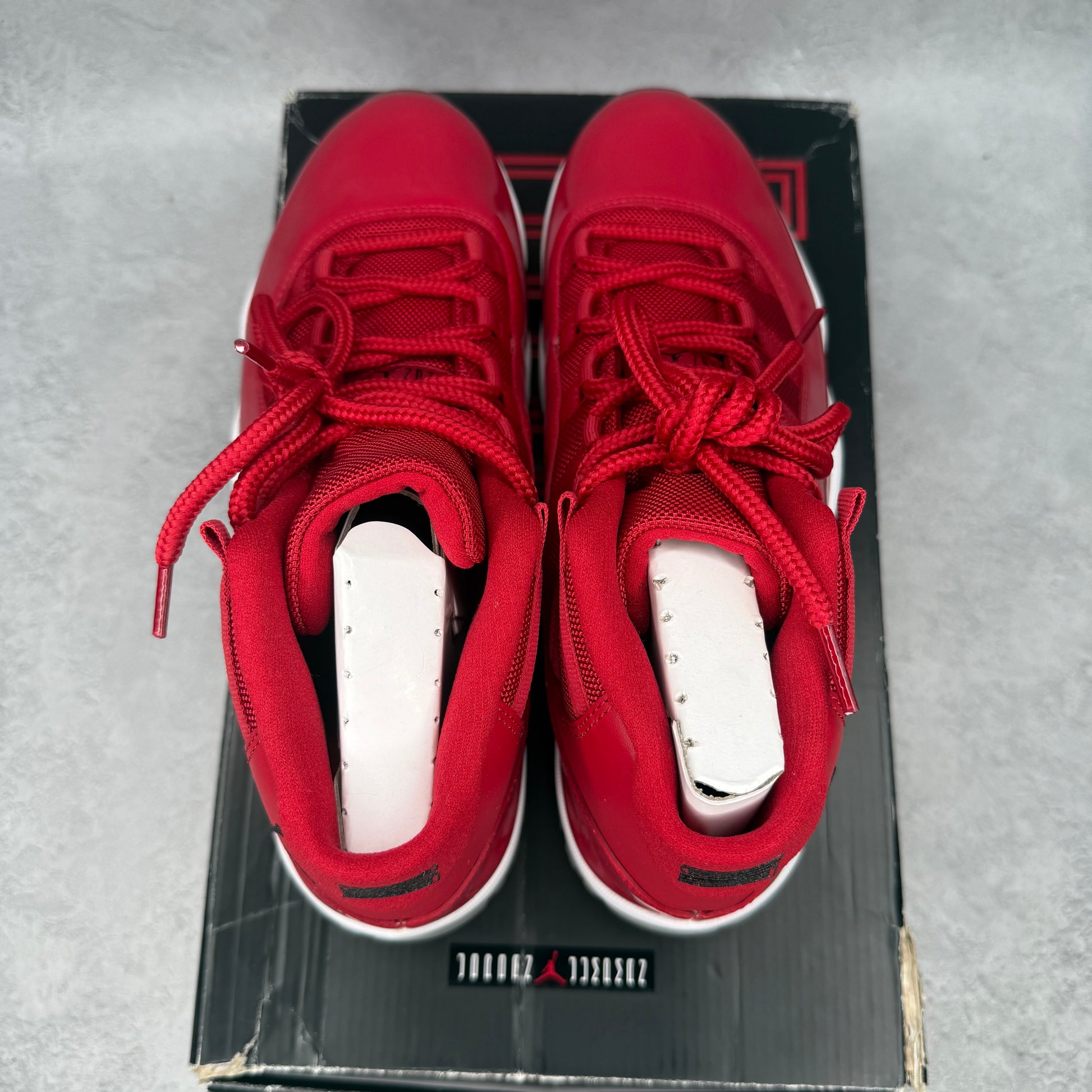 Jordan 11 Retro Win Like 96 *pre-owned* SIZE 10