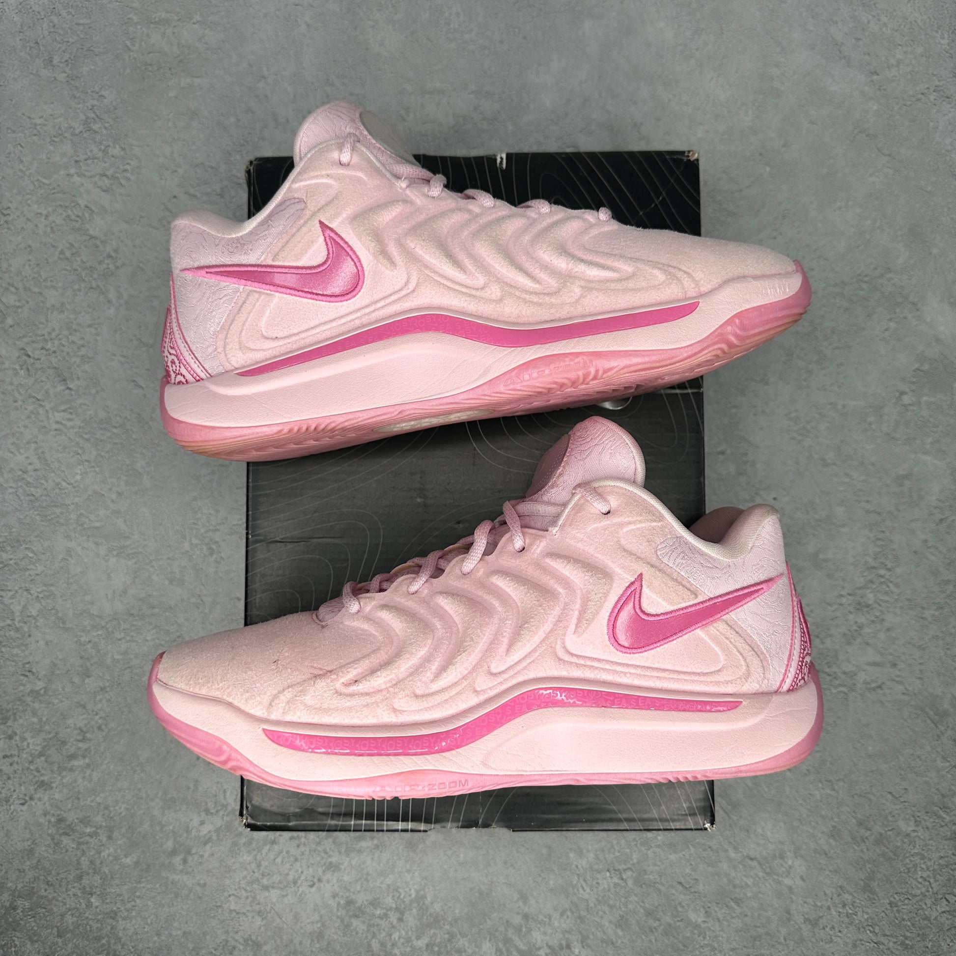Nike KD 17 NRG Aunt Pearl *pre-owned* SIZE 8.5