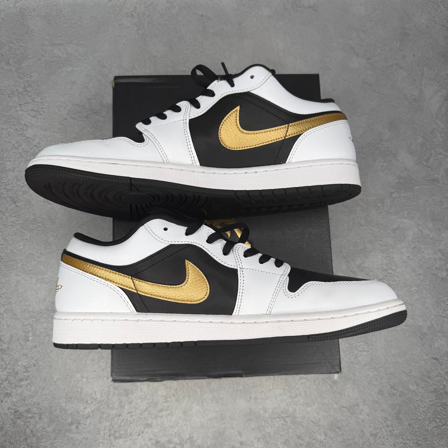Jordan 1 Low White Black Metallic Gold Swoosh *pre-owned* SIZE 13