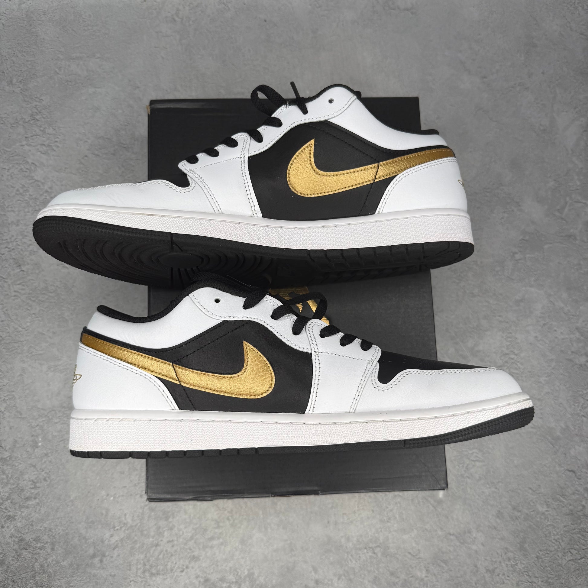 Jordan 1 Low White Black Metallic Gold Swoosh *pre-owned* SIZE 13