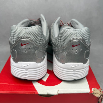 Nike P-6000 Metalic Silver Cool Red (GS) *pre-owned* SIZE 7Y