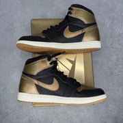 Jordan 1 Retro High OG Black Metallic Gold *pre-owned* SIZE 10