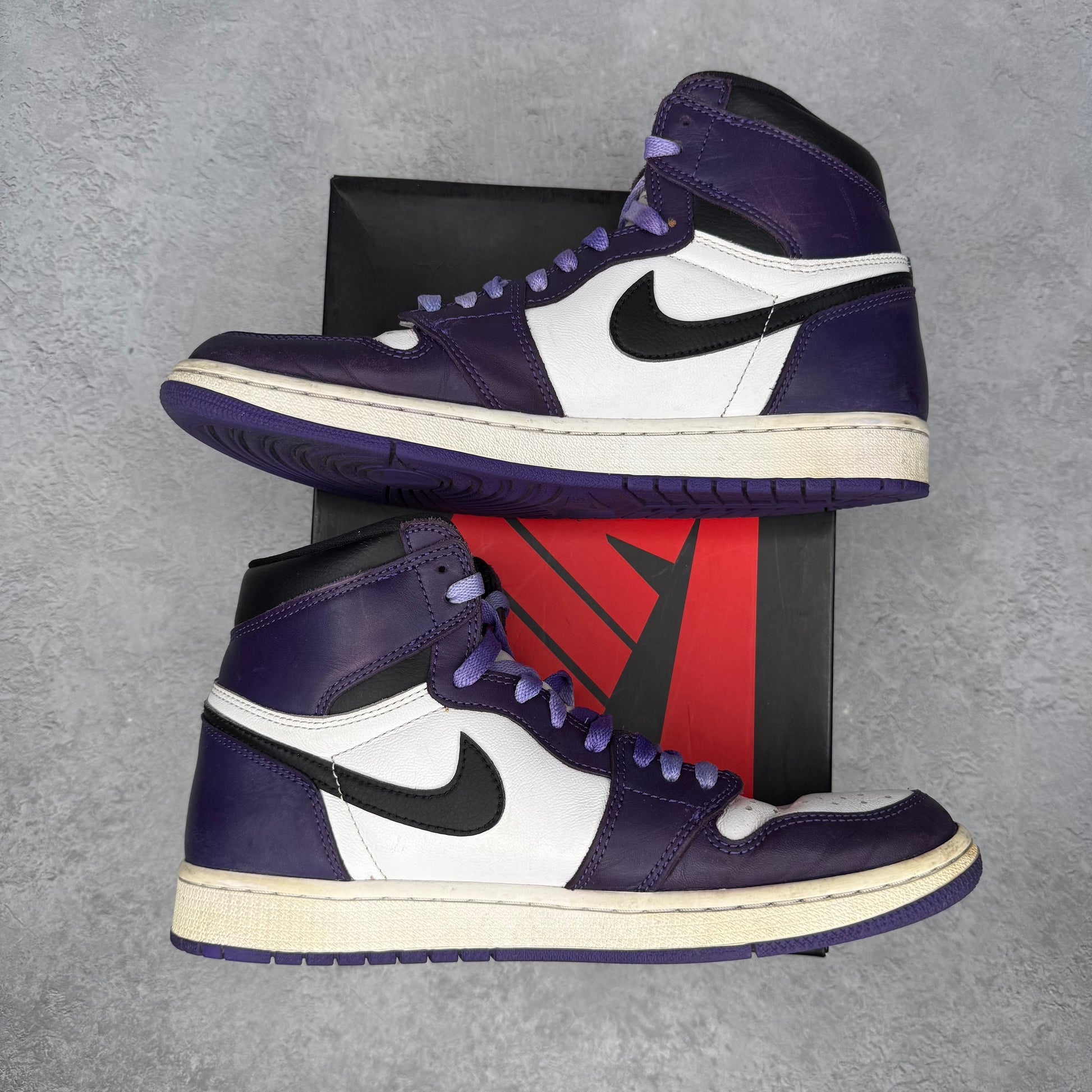 Jordan 1 Retro High Court Purple White *pre-owned* SIZE 9.5