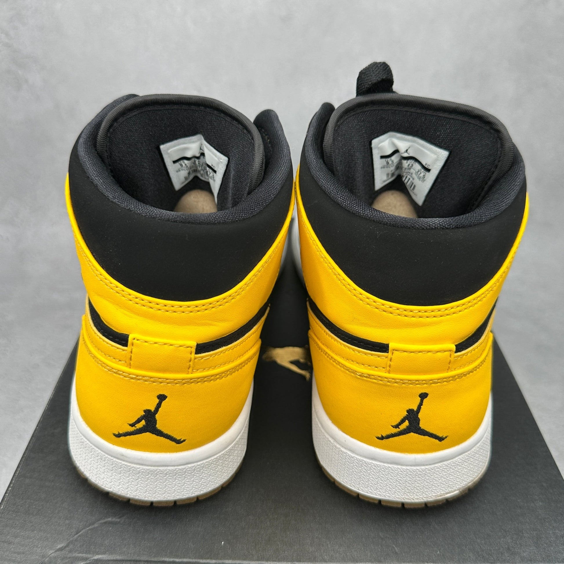 Jordan 1 Retro Mid New Love (2017) *pre - owned* SIZE 9.5 - Kicks Collective PA - Jordan - 554724-035 - Men's Shoes - 9.5M/11W - Pre - Owned