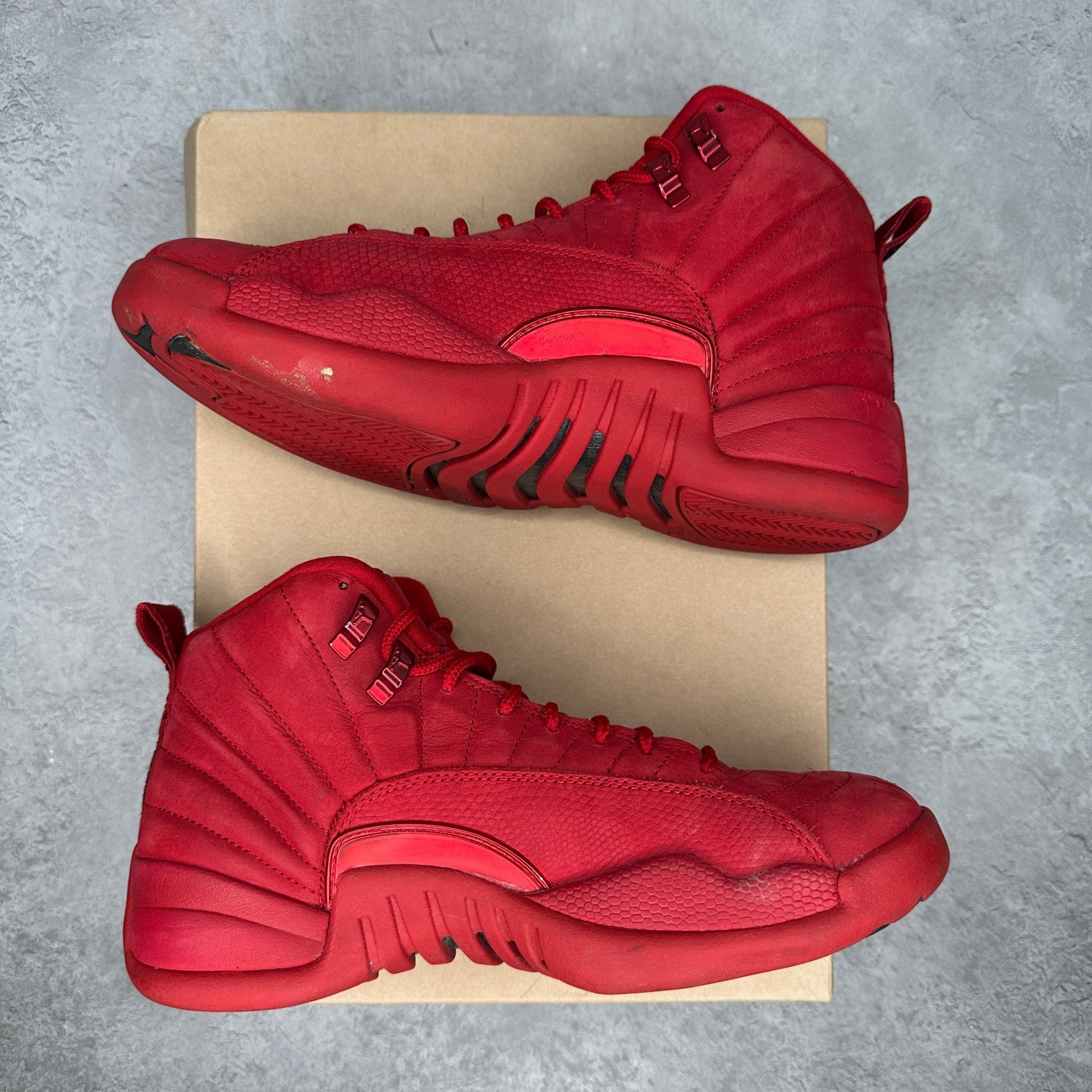 Jordan 12 Retro Gym Red (2018) *pre-owned* SIZE 8