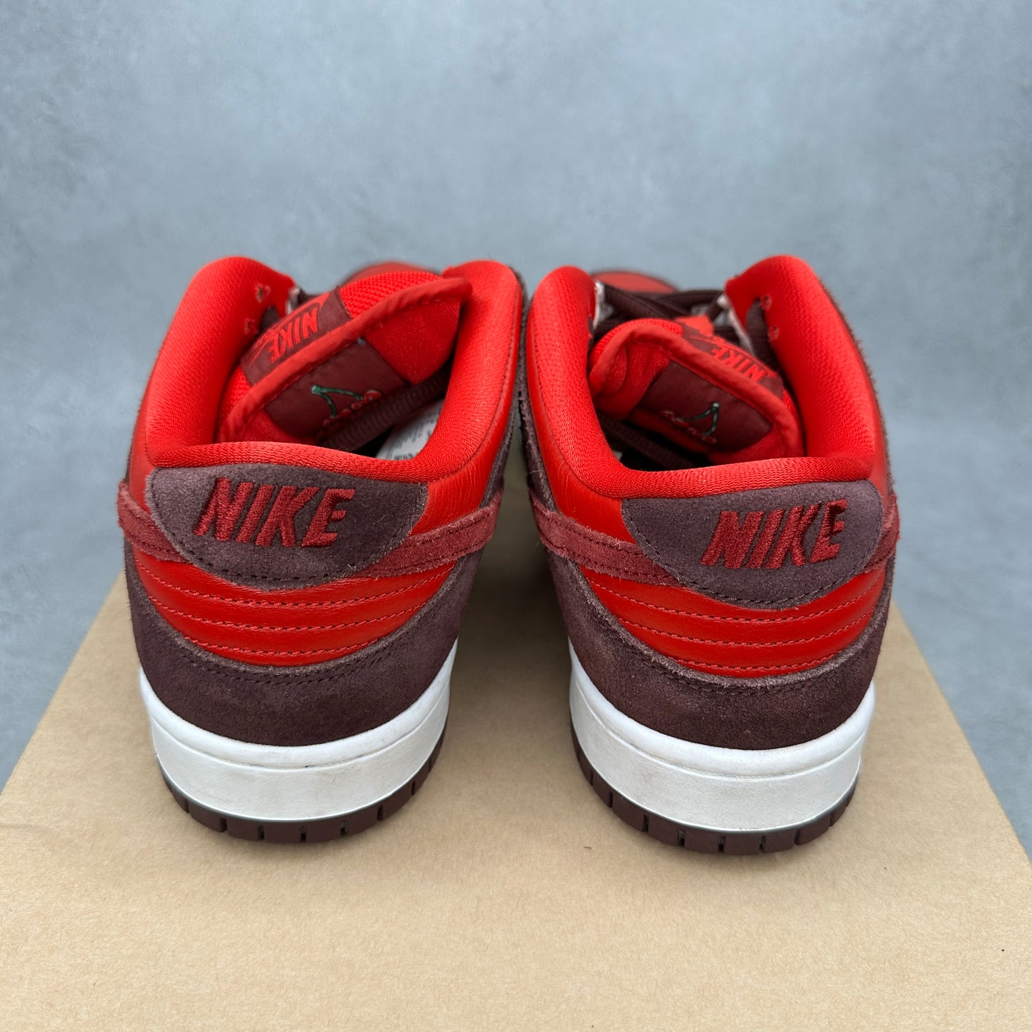 Nike SB Dunk Low Cherry *pre-owned* SIZE 10