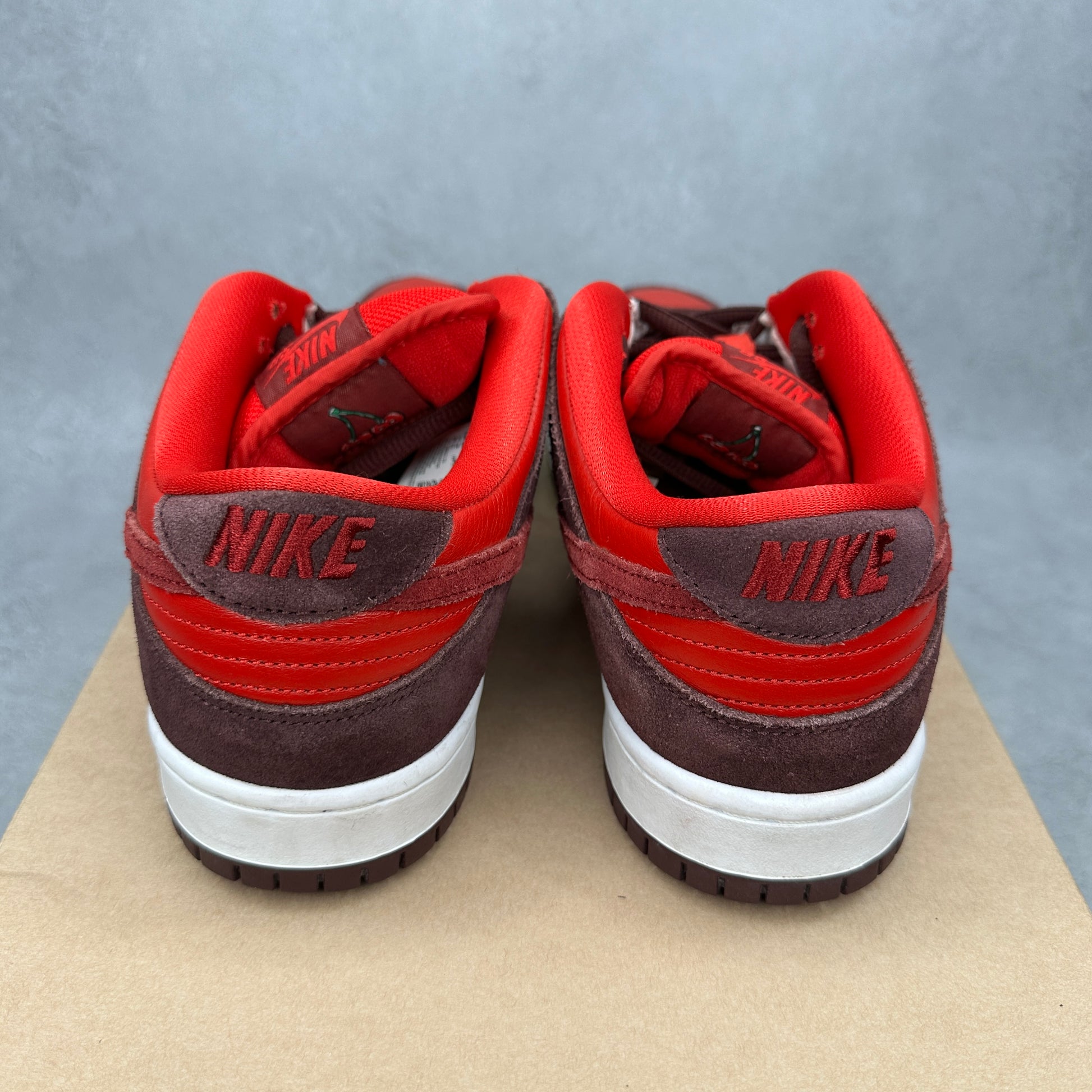 Nike SB Dunk Low Cherry *pre-owned* SIZE 10