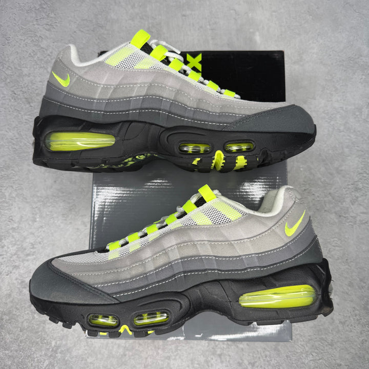Nike Air Max 95 OG Big Bubble Neon (2025/2026) *pre-owned* SIZE 9.5