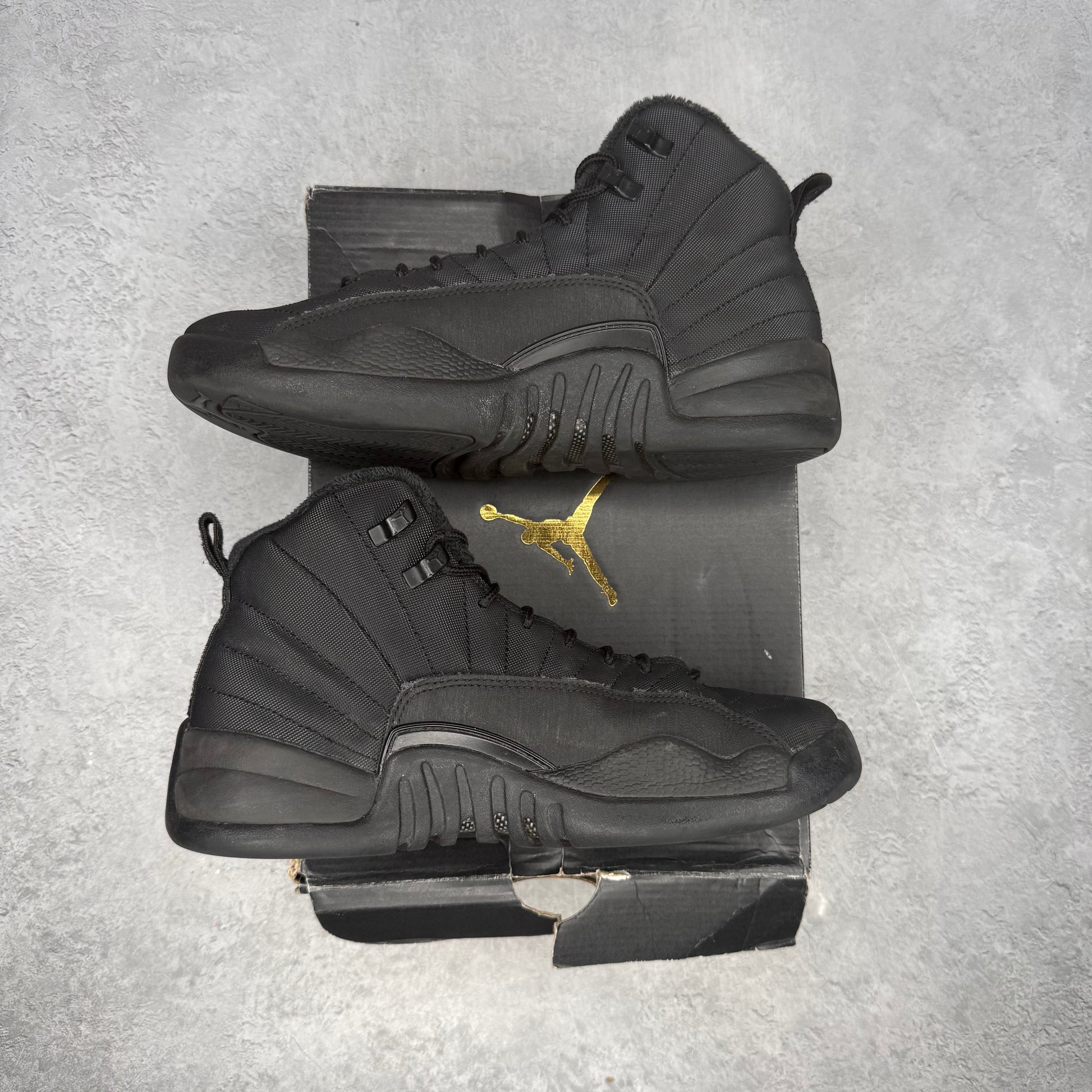 Jordan 12 Retro Winter Black (GS) *pre-owned* SIZE 7Y