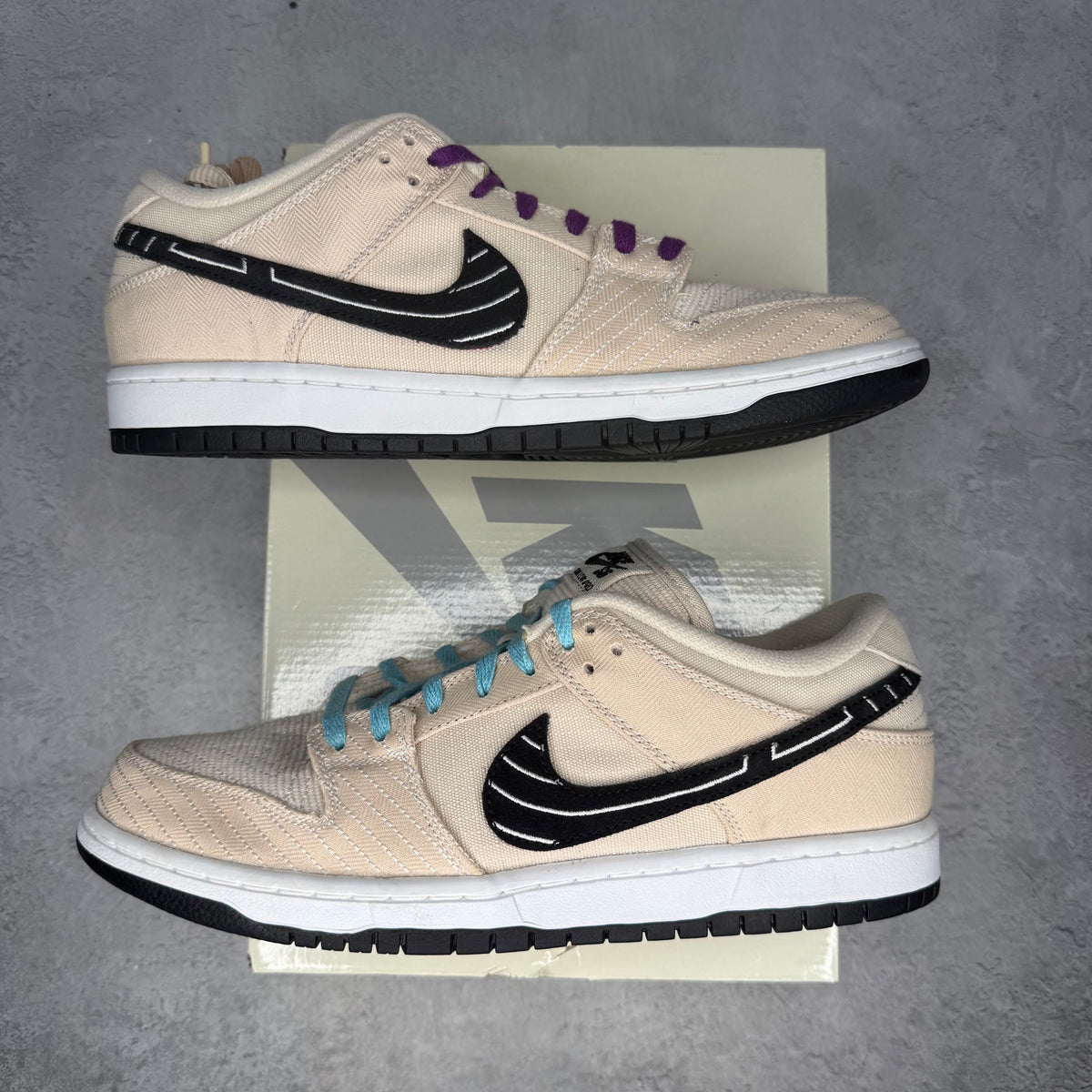 Nike SB Dunk Low Albino & Preto *pre-owned* SIZE 10
