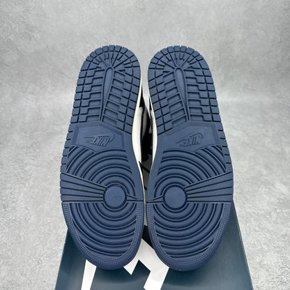 Jordan 1 Retro High OG Midnight Navy *pre-owned* SIZE 9