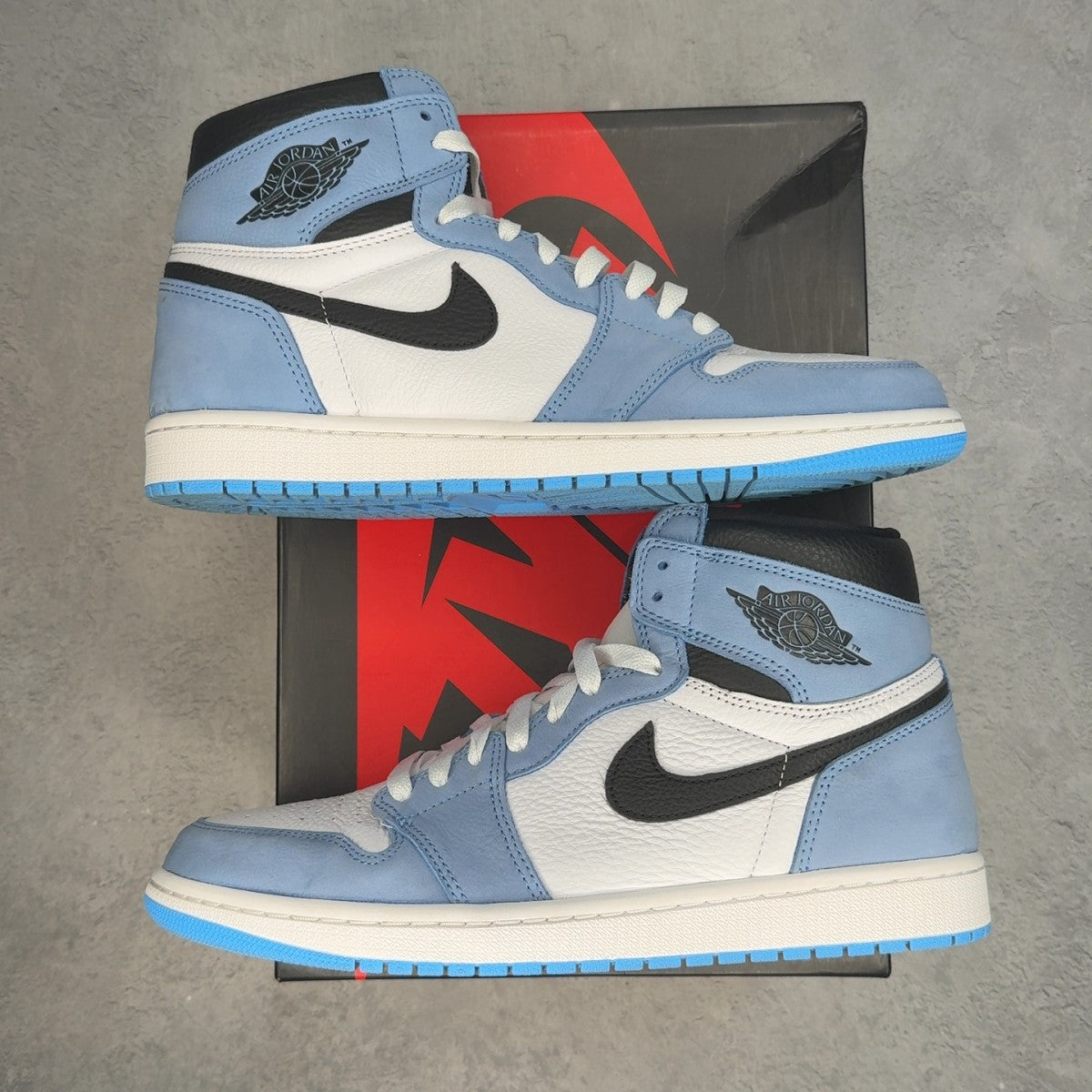 Jordan 1 Retro High OG University Blue 10.5 (Pre-Owned) - front