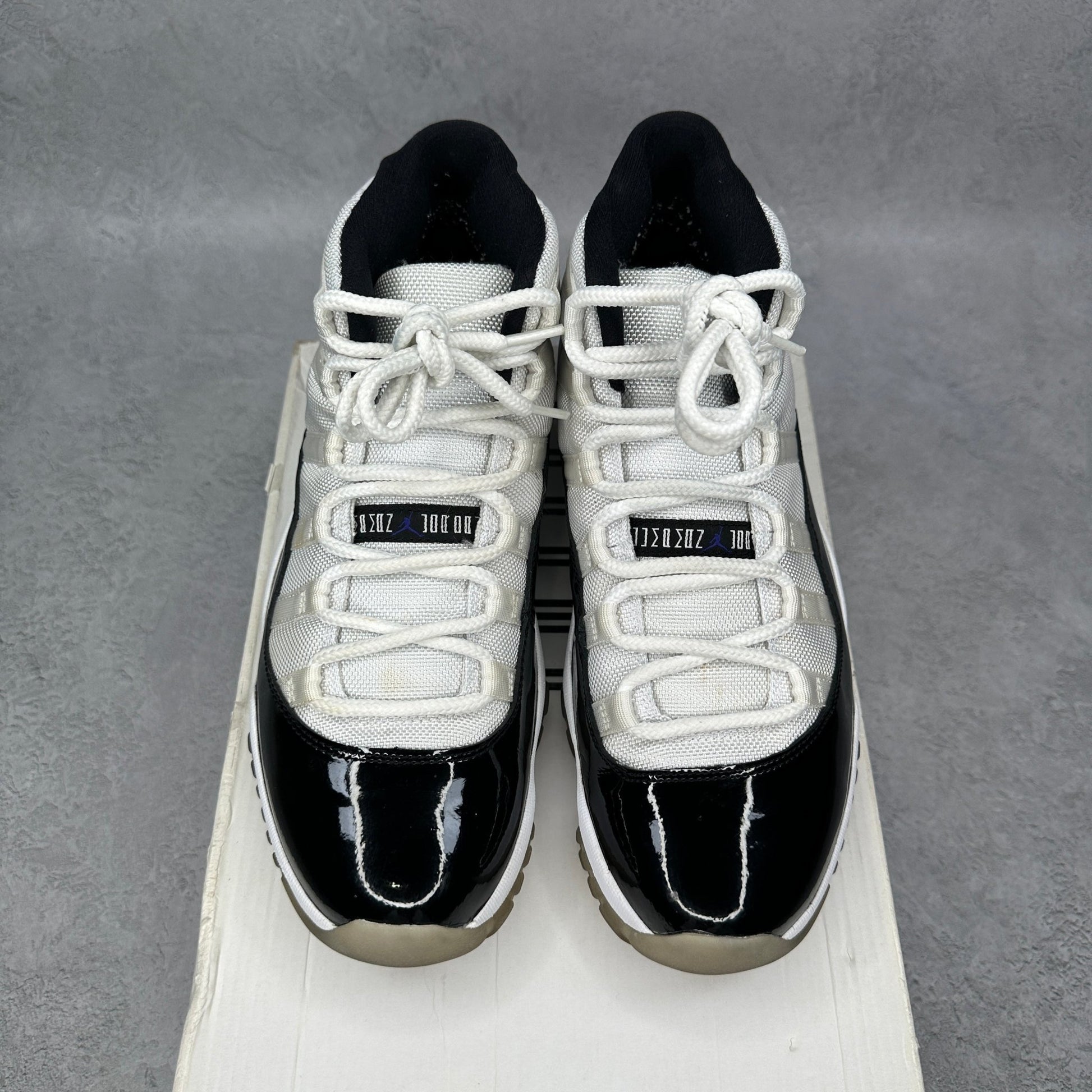 Jordan 11 Retro Concord (2011) *pre - owned* SIZE 9.5 - Kicks Collective PA - Jordan - 378037-107 - Men's Shoes - 9.5M/11W - Pre - Owned